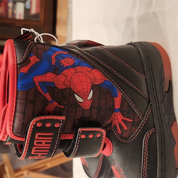 SPIDERMAN NEW LIGHTED HEELS WINTER BOOTS SIZE 8. - Picture 4 of 10